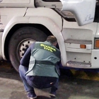 Manipula el tacógrafo de un camión y es interceptado en una carretera extremeña