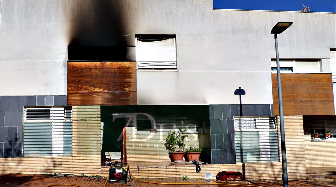 INCENDIO BADAJOZ: Un joven se tira por la ventana para salvar su vida