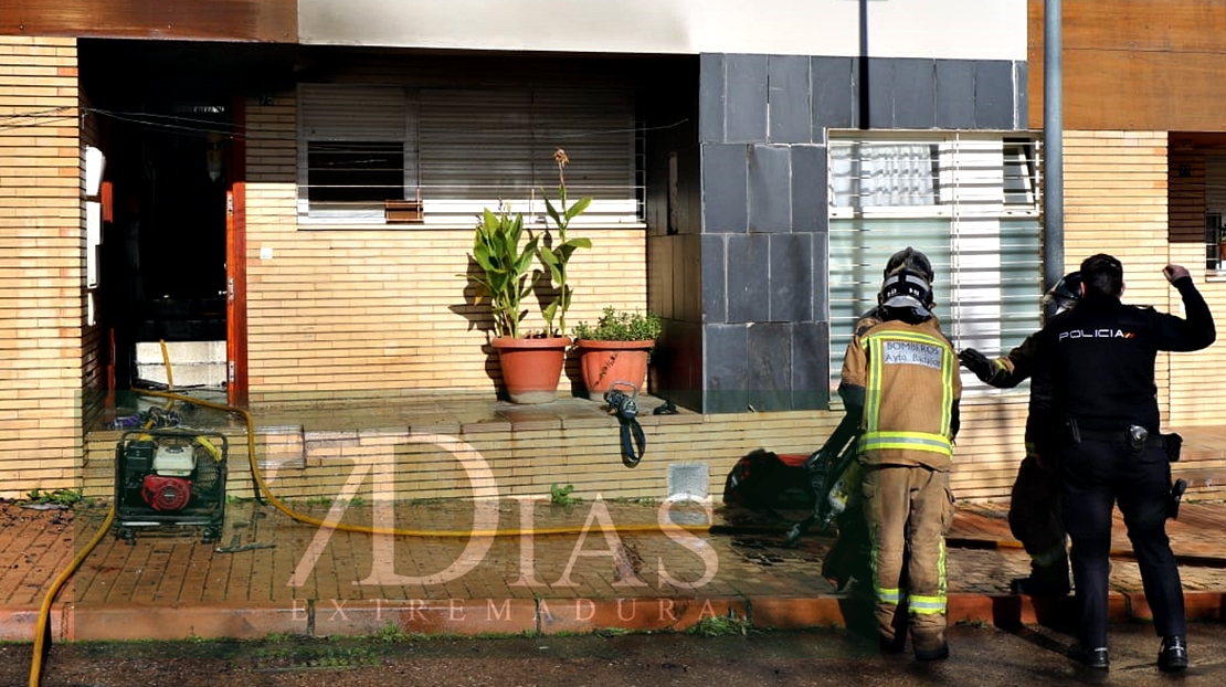 INCENDIO BADAJOZ: Un joven se tira por la ventana para salvar su vida
