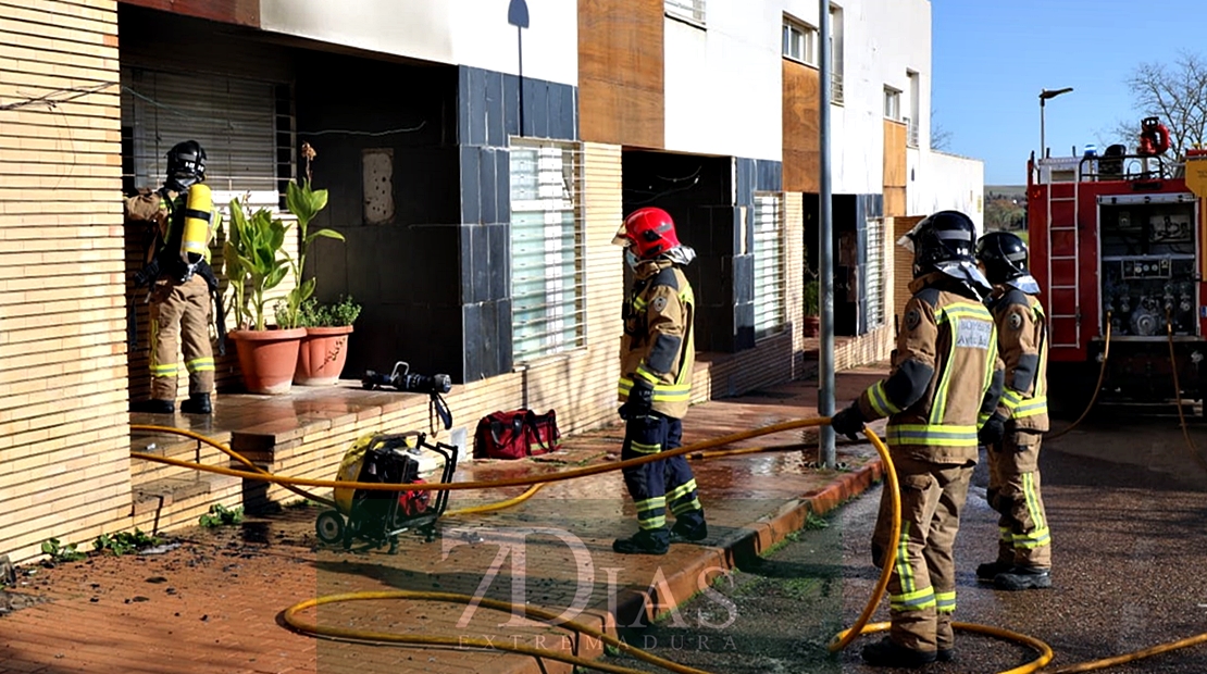 INCENDIO BADAJOZ: Un joven se tira por la ventana para salvar su vida