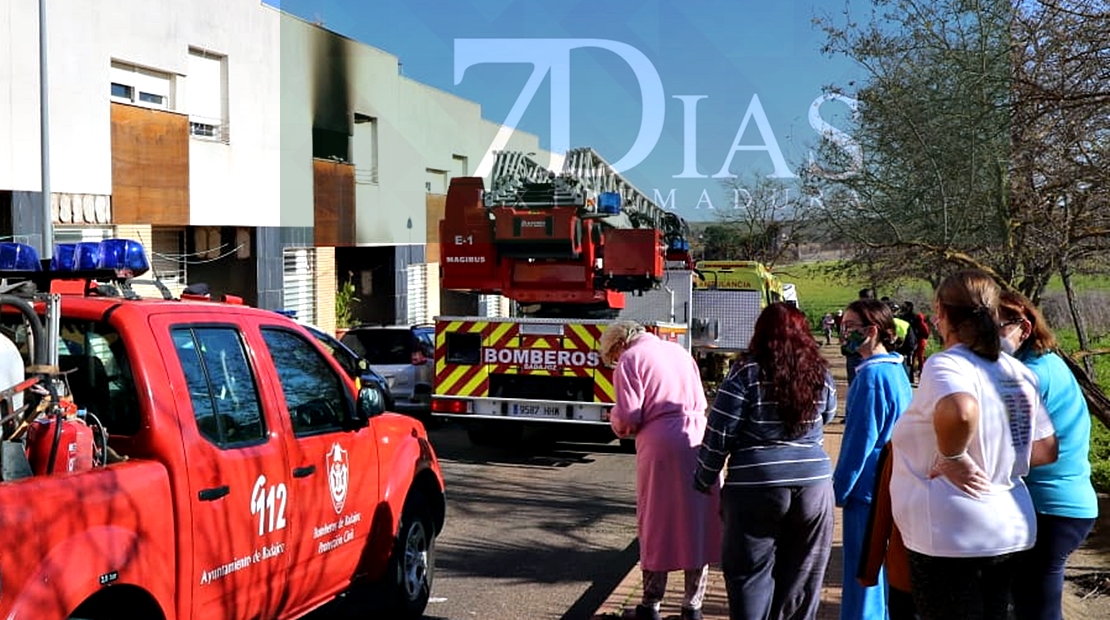 INCENDIO BADAJOZ: Un joven se tira por la ventana para salvar su vida