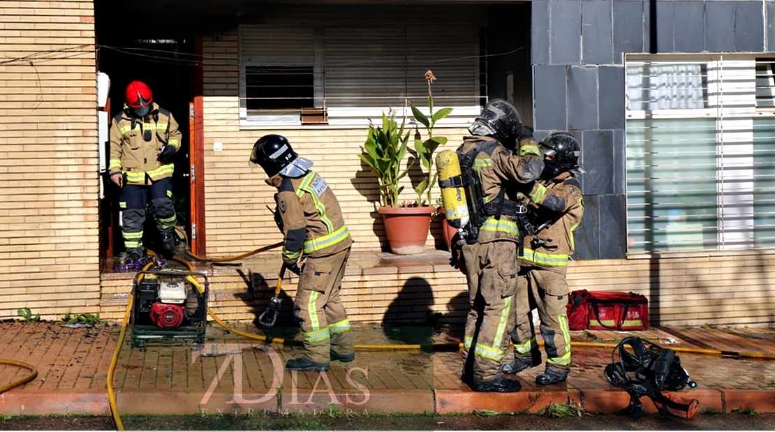 INCENDIO BADAJOZ: Un joven se tira por la ventana para salvar su vida