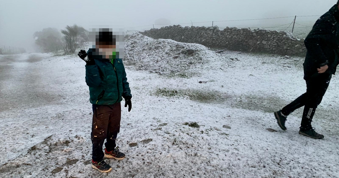 Comienza a nevar en la Sierra de Salvatierra de los Barros (Badajoz)