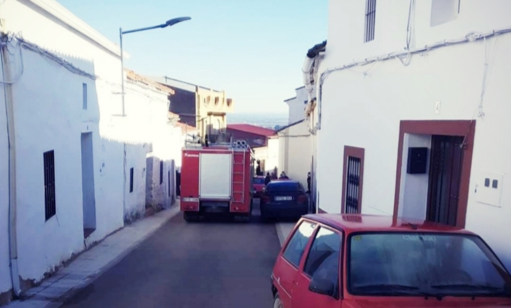Incendio en vivienda en la localidad pacense de Navalvillar de Pela (Badajoz)