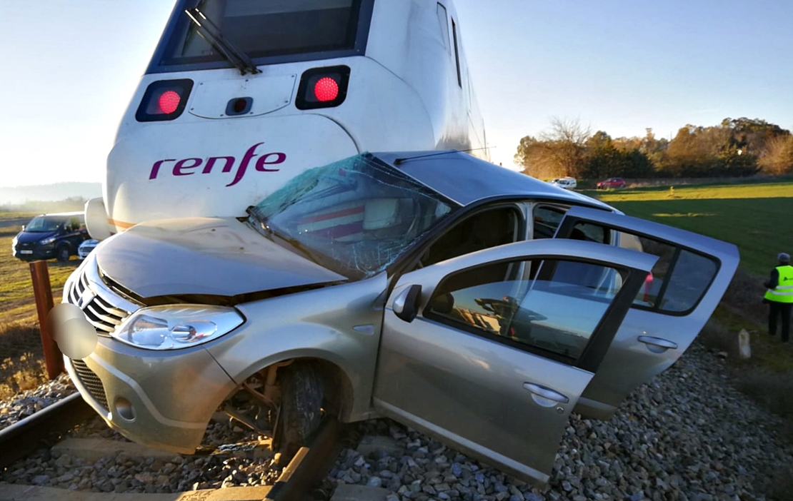 Un tren arrolla a un coche en Extremadura