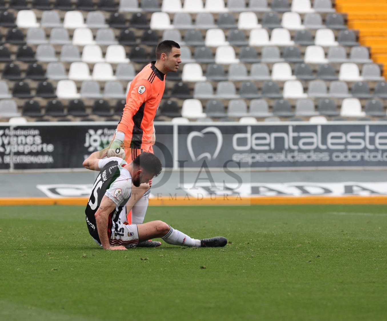 Un CD. Badajoz sobresaliente suma otros tres puntos frente al Extremadura UD