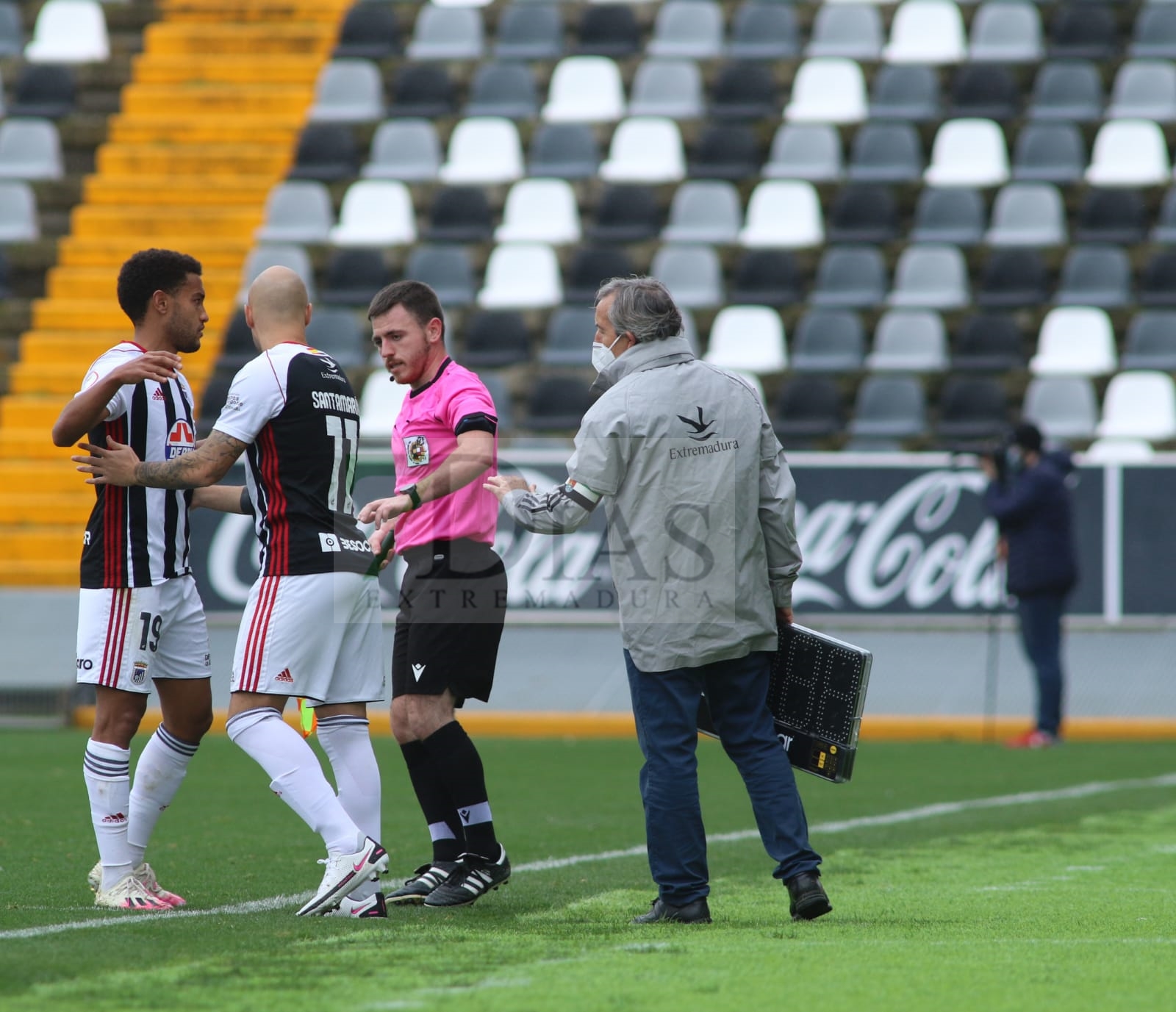 Un CD. Badajoz sobresaliente suma otros tres puntos frente al Extremadura UD