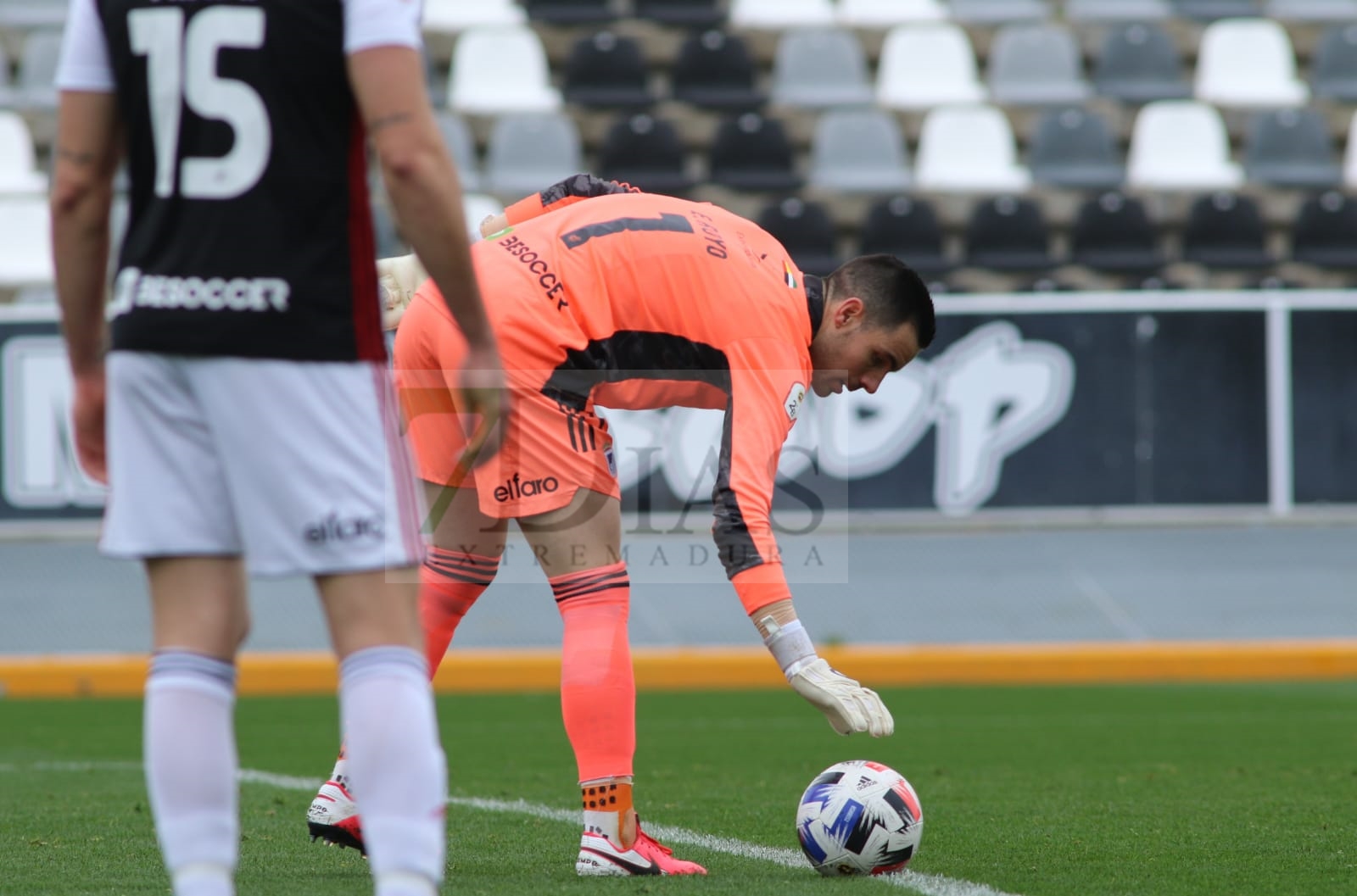 Un CD. Badajoz sobresaliente suma otros tres puntos frente al Extremadura UD