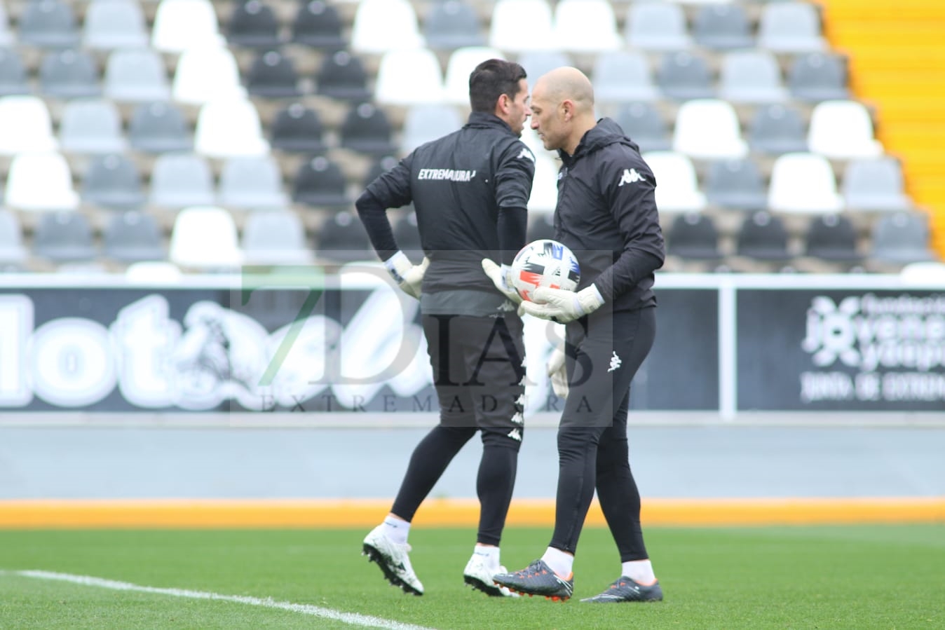 Un CD. Badajoz sobresaliente suma otros tres puntos frente al Extremadura UD