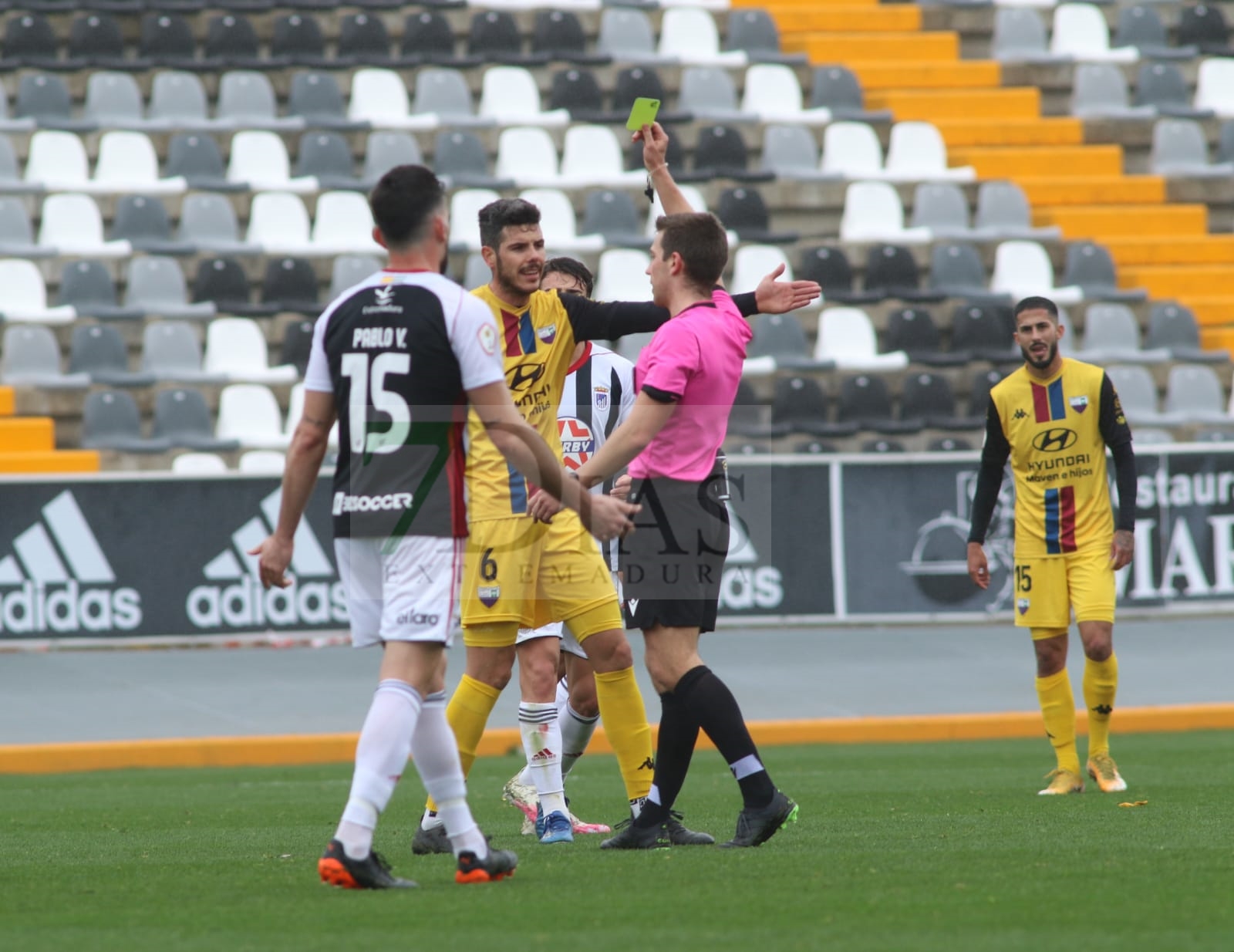 Un CD. Badajoz sobresaliente suma otros tres puntos frente al Extremadura UD