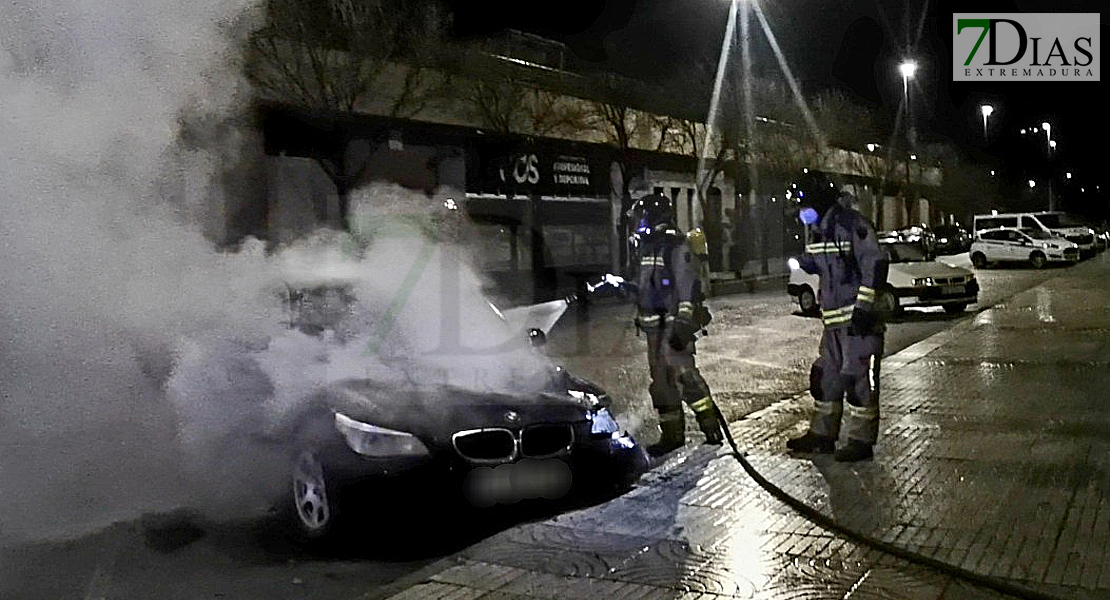 Aparece un nuevo vehículo incendiado de madrugada en la ciudad de Badajoz