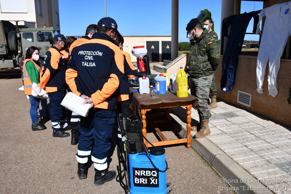 El Ejército forma nuevamente a Protección Civil en materia de descontaminación en Extremadura