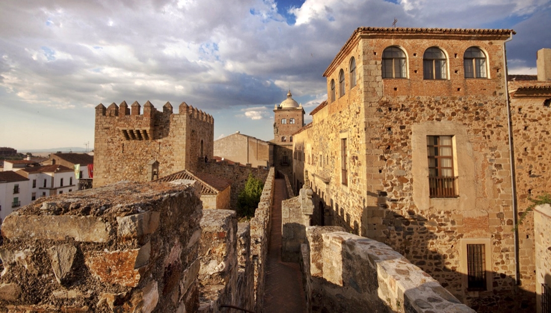 El Ayto. de Cáceres, satisfecho ante el avance en la recuperación de la muralla