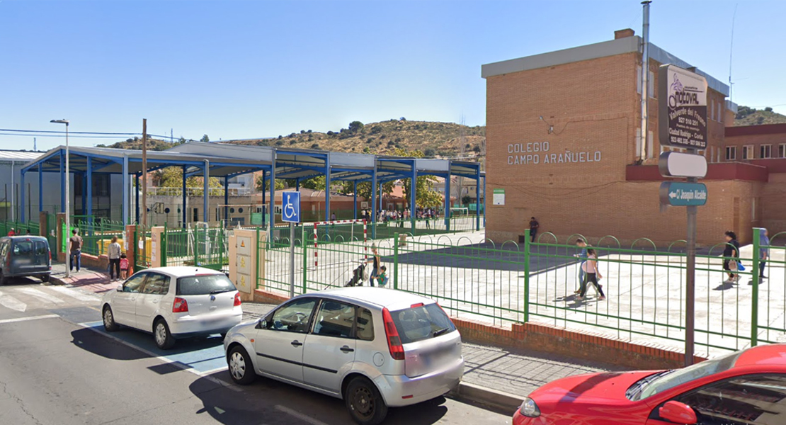 Un niño en Navalmoral (Cáceres) sin colegio por no funcionar el ascensor