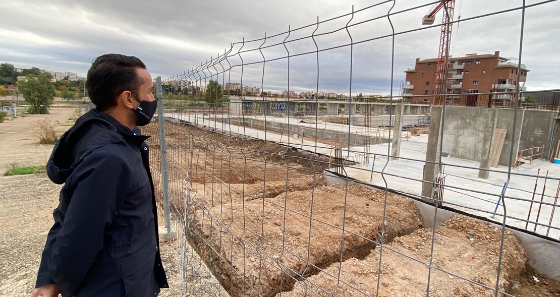 El PSOE desvela que no hay trabajadores adscritos a la obra de la piscina de la margen derecha