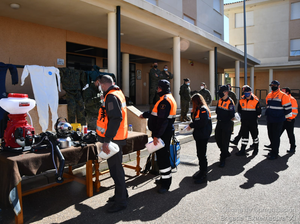 El Ejército forma nuevamente a Protección Civil en materia de descontaminación en Extremadura