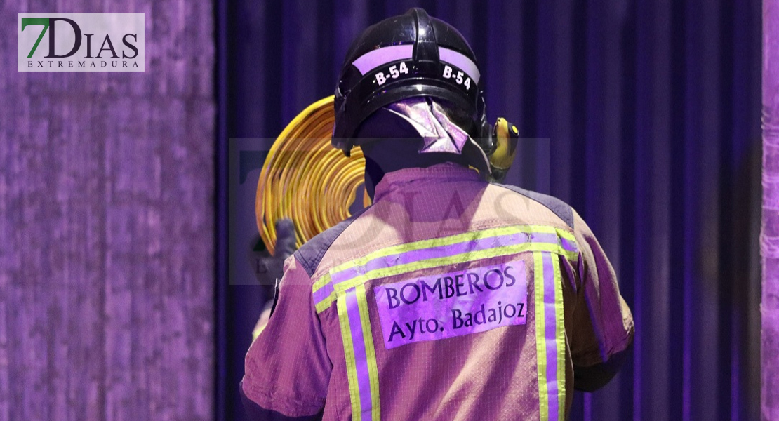 REPOR - Los Bomberos actúan en un nuevo incendio de vivienda en Badajoz