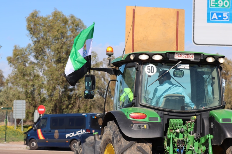 APAG Extremadura apoya la tractorada en defensa del sector tabaquero
