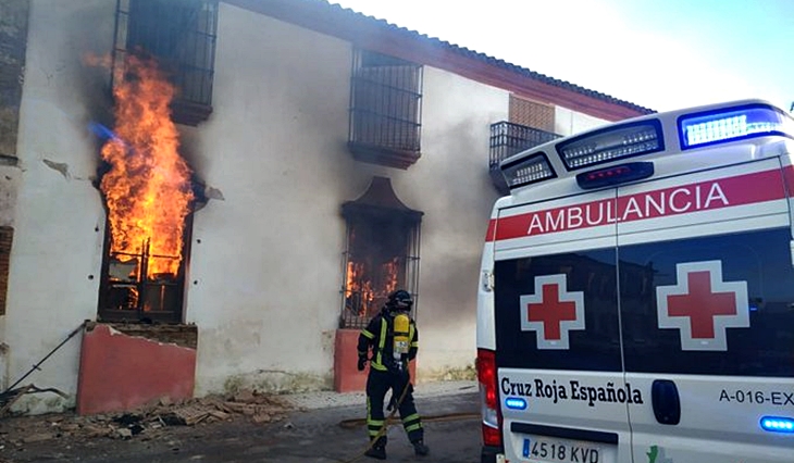 Incendio mortal en Oliva de Mérida