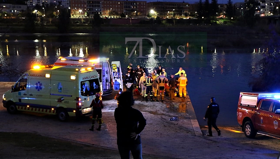 Rescatan a un hombre que se ha arrojado al río Guadiana en Badajoz