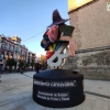 Ambiente en las calles de Badajoz para disfrutar de los homenajes a los carnavaleros