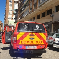 Los Bomberos actúan en un incendio de vivienda en la calle Héroes de Cascorro (Badajoz)