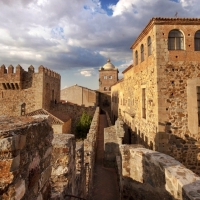Satisfacción por el avance en la recuperación de la muralla cacereña