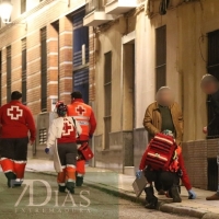 Asisten a una mujer que se ha precipitado al patio de su edificio (Badajoz)