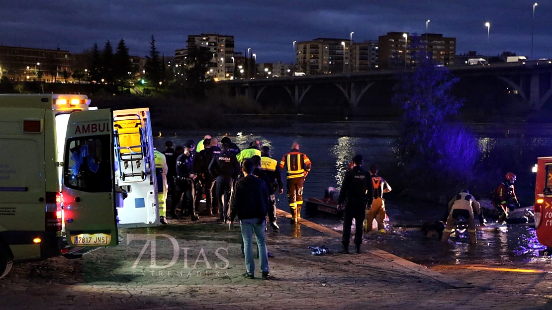 Rescatan a un hombre que se ha arrojado al río Guadiana en Badajoz