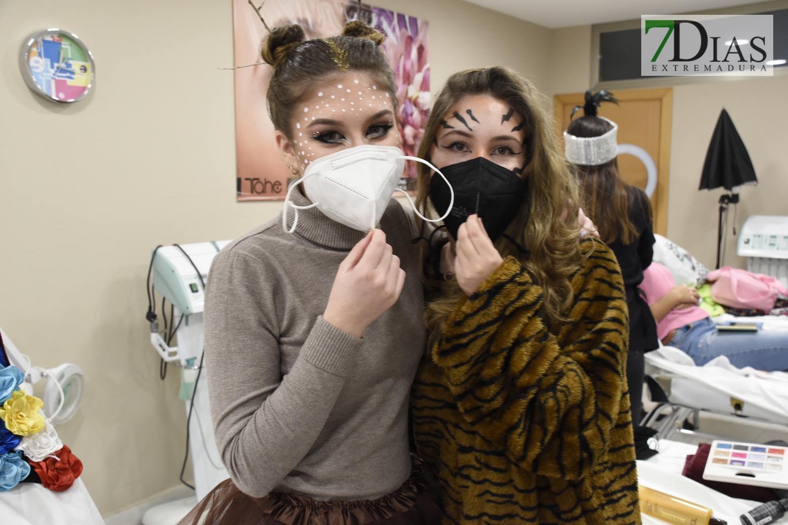 En CEM Badajoz, Academia de Estética y Peluquería, sienten el Carnaval a pesar de no celebrarse