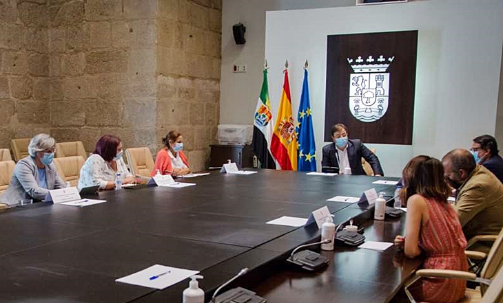 Gil Rosiña y Pilar Blanco informan de los acuerdos adoptados tras el Consejo de Gobierno