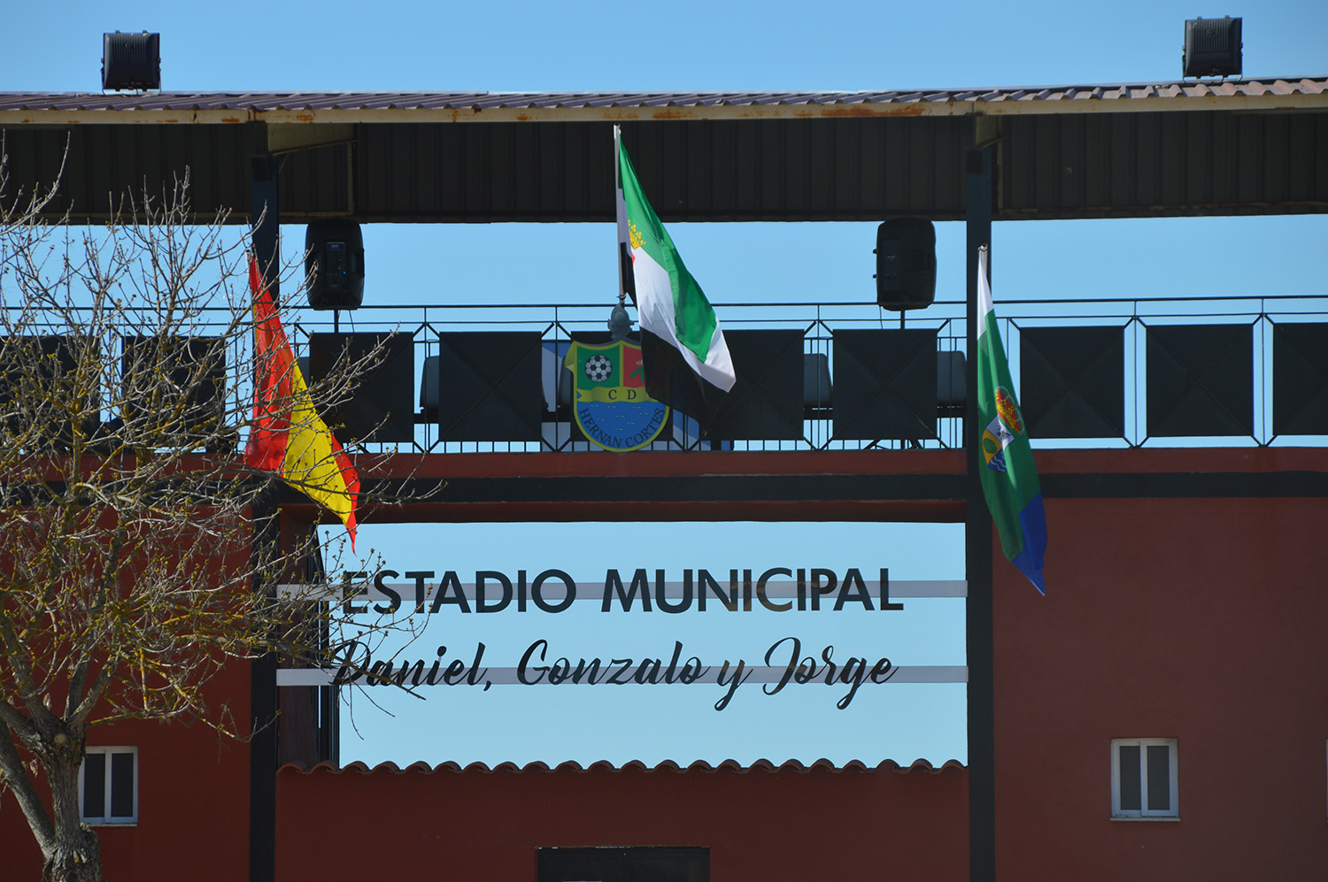 El nuevo campo en Hernán Cortés lleva el nombre de los tres jóvenes fallecidos