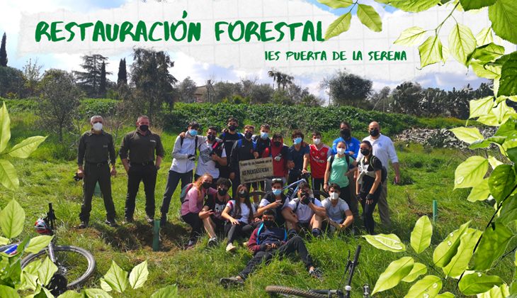 Alumnos del IES Puerta de la Serena reforestan un tramo fluvial del río Guadiana