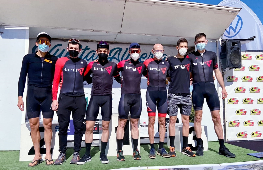 "El Kazajov Team disputa la V Vuelta a Almería Master"