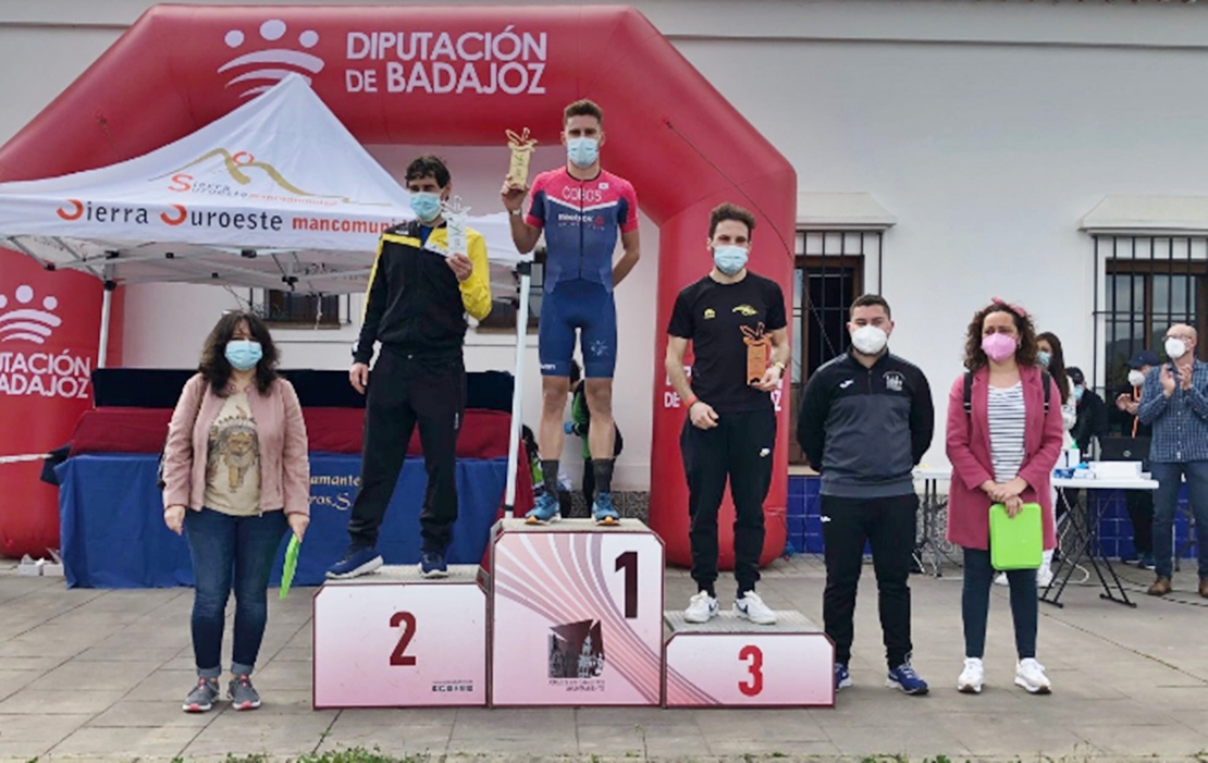 Carlos Cobos y María Remedios Mendoza ganan el I Duatlón Cros Dehesa de Jerez