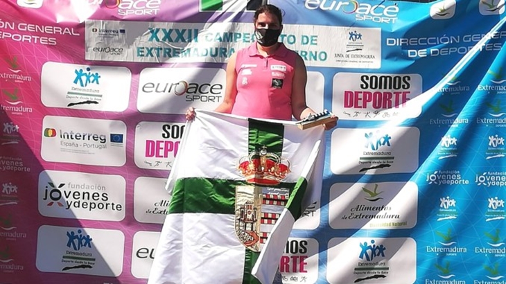 Elena Ayuso se cuelga el oro en el Campeonato de Extremadura