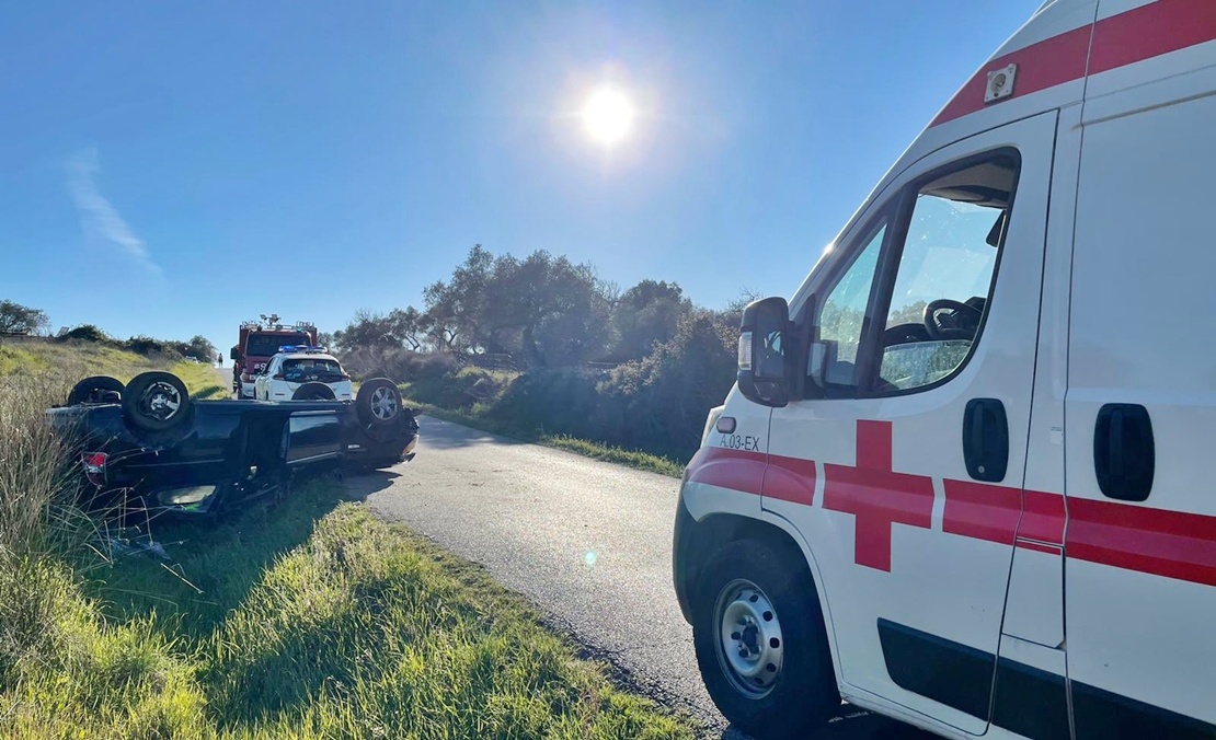 Vuelco en la antigua carretera de Higuera la Real