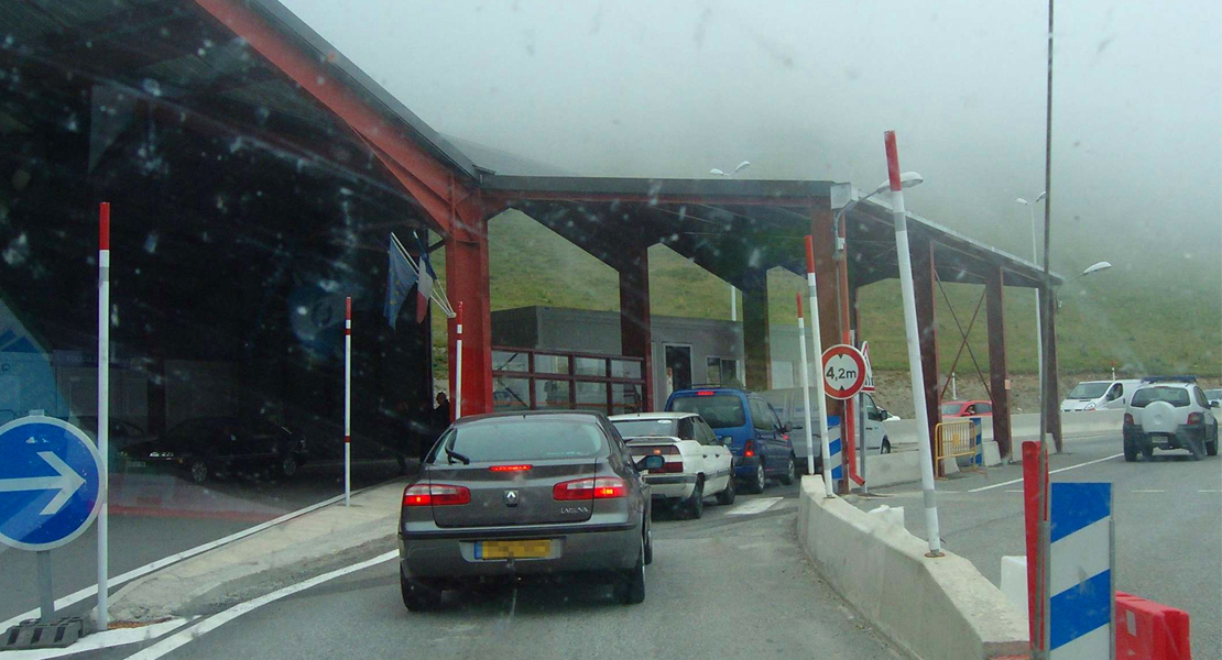 España impone una PCR negativa a los viajeros que lleguen desde Francia por carretera