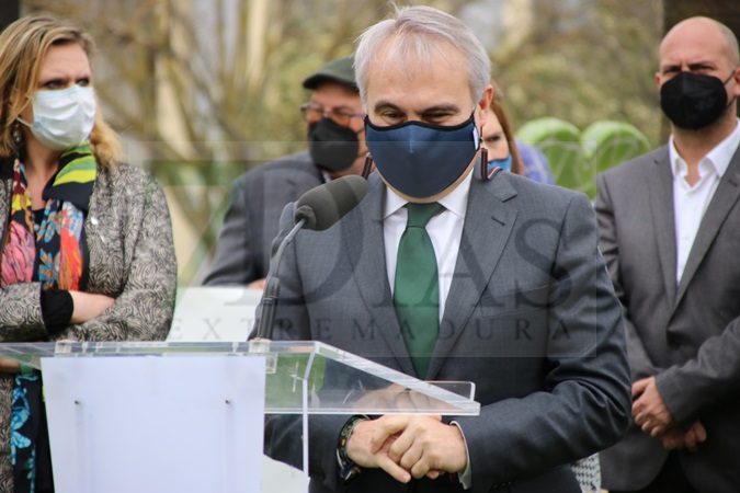 Imágenes del acto homenaje a las víctimas del terrorismo en Badajoz