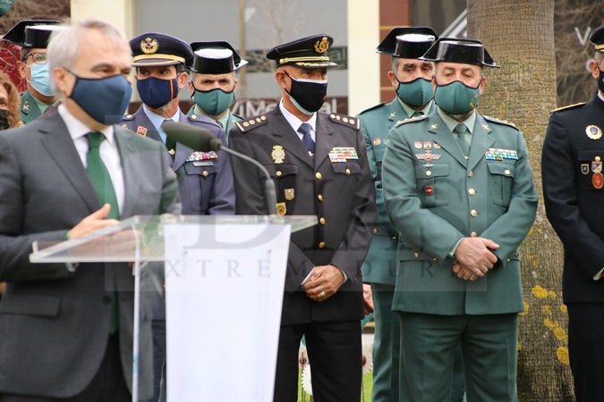 Imágenes del acto homenaje a las víctimas del terrorismo en Badajoz