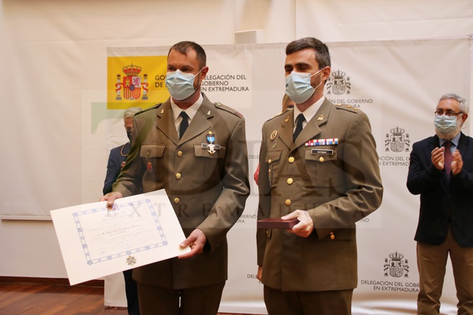 La UME condecorada por su trabajo en la eliminación del Camalote del río Guadiana