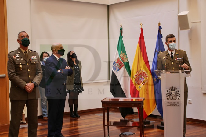 La UME condecorada por su trabajo en la eliminación del Camalote del río Guadiana