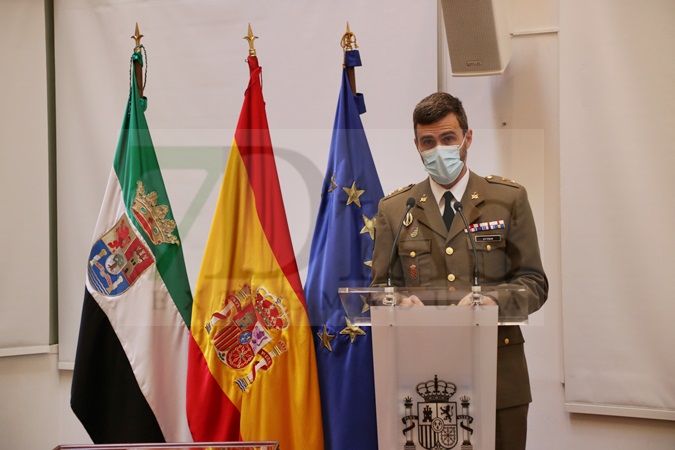 La UME condecorada por su trabajo en la eliminación del Camalote del río Guadiana