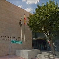 Condenado a dos años de prisión por agredir con un vaso a un hombre en Cáceres