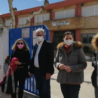 Los techos de un colegio extremeño llevan dos años caídos y “la Junta no hace nada"
