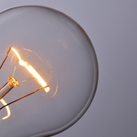 No cesan las reclamaciones al Gobierno para que baje la factura de la luz