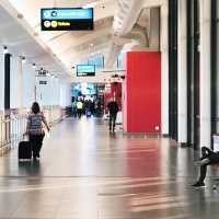 España impone la cuarentena obligatoria a pasajeros procedentes de otros 10 países