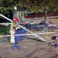 Se empotra contra una farola en una avenida de Badajoz