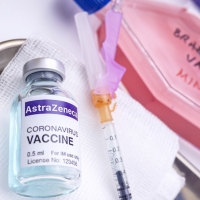 Sanidad recomienda tomar paracetamol antes de recibir la vacuna de Astrazeneca