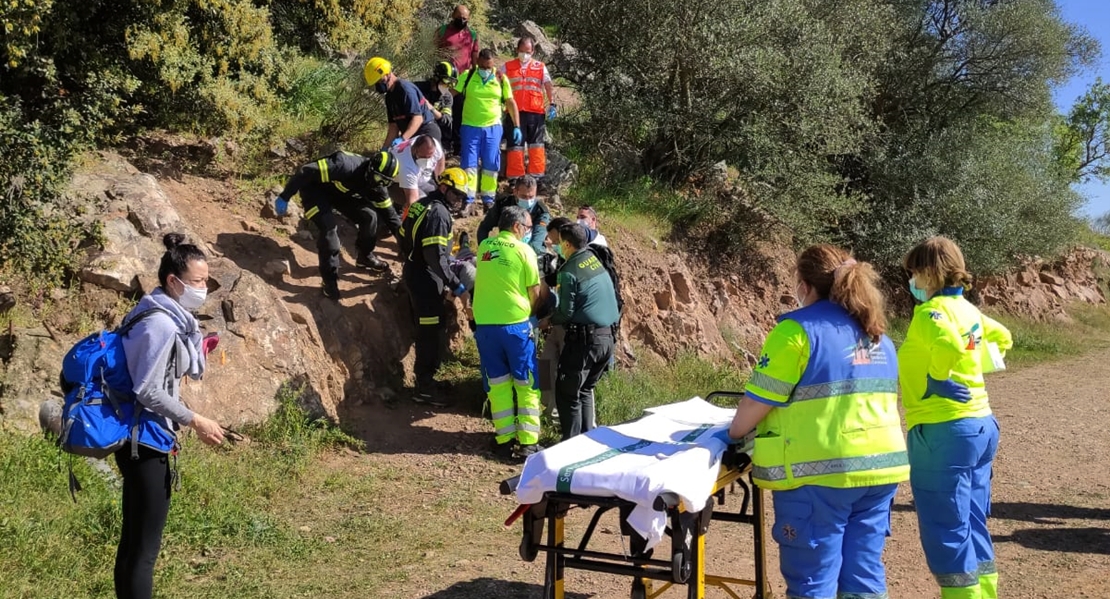Complicado rescate de un hombre en Alange (Badajoz)